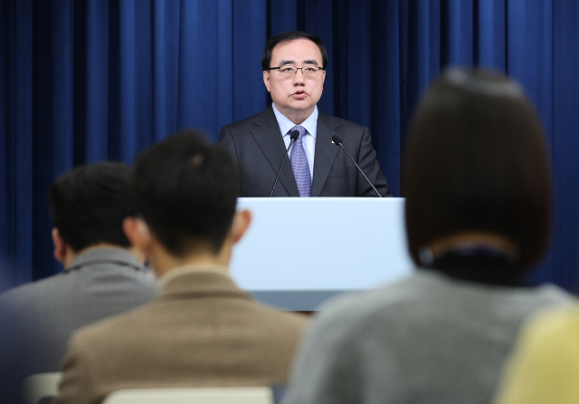 김성한 국가안보실장이 9일 서울 용산 대통령실 청사에서 윤석열 대통령이 오는 11일부터 16일까지 한-아세안 정상회의(캄보디아 프놈펜)와 주요 20개국(G20) 정상회의(인도네시아 발리)에 참석 등 해외 순방 일정을 공개하고 있다. 연합뉴스
