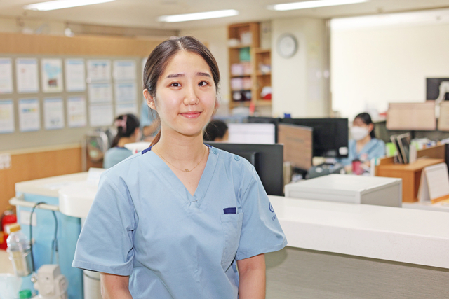밤샘 근무를 마치고 퇴근하던 20대 간호사 이제경(26) 씨가 택시에서 심정지로 의식을 잃은 환자를 발견, 심폐소생술을 시행해 생명을 되살린 일이 뒤늦게 알려졌다. 창원파티마병원 홈페이지