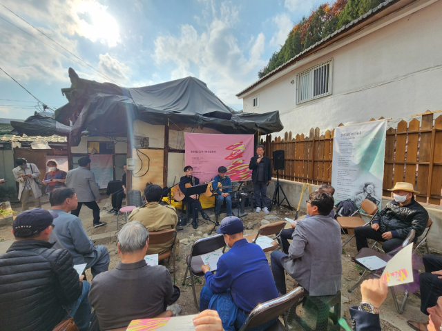 지난 12일 오후 2시쯤 대구 중구 남산동 전태일 옛집. 전태일 열사의 기일을 하루 앞두고 이곳에서 52주기 추모식이 열렸다. 임재환 기자