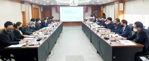 대구시는 14일 신규 투자 기업 지원을 위해 원스톱 투자지원 자문단을 발족했다. 자문단은 기업과 학계, 기업 지원기관뿐 아니라 각종 인허가 행정기관 관계자까지 10개 분야 전문가 20명으로 구성됐다. 2022.11.14. 대구시 제공