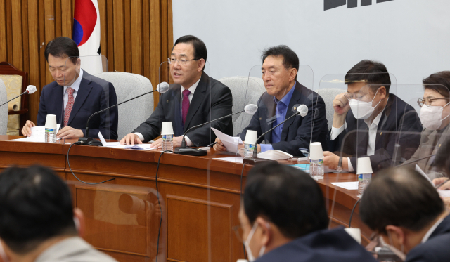 국민의힘 주호영 원내대표가 15일 오전 서울 여의도 국회에서 열린 원내대책회의에서 발언하고 있다. 연합뉴스