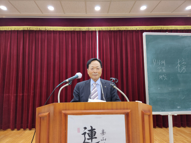 이국원 매일신문 구미지국장은 지난 15일 구미 어르신전당에서 구미노인대학 학생 70여 명을 대상으로 특강을 했다. 이영광 기자