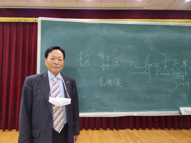 이국원 매일신문 구미지국장은 지난 15일 구미 어르신전당에서 구미노인대학 학생 70여 명을 대상으로 특강을 했다. 이영광 기자
