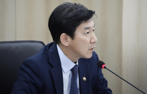 기재차관 