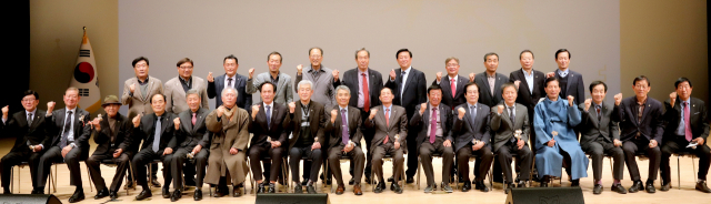 경북문화원연합회(회장 라태훈)와 전북문화원연합회(회장 나종우)가 영·호남 문화교류 및 지역문화 창달을 위한 자매 결연을 맺었다.