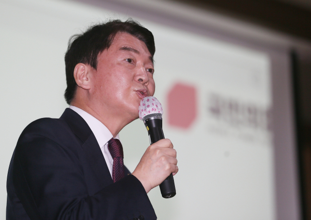 당권 도전을 선언한 안철수 의원이 29일 제주벤처마루에서 국민의힘 제주도당 당원 연수 특강을 하고 있다. 연합뉴스