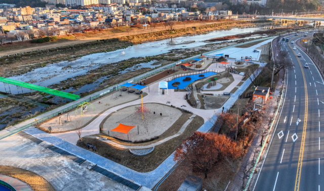 서천둔치에 들어선 강바람놀이터 전경. 영주시 제공