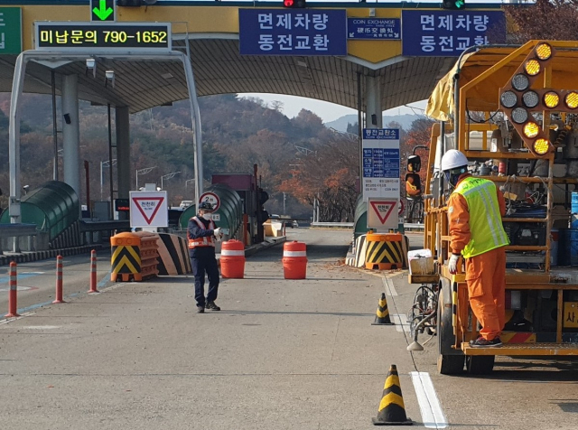 차선 재도색 작업 중인 대구 범안로 모습. 대구시 제공
