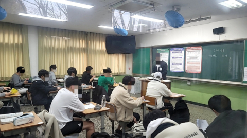 올해 수능, 코로나 확진자도 같은 공간서 응시…N수생 비중은 28년만에 최고
