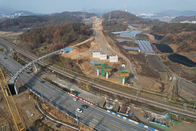2023년 조기 준공을 목표로 공사가 한장인 김천희망대로 현장. 김천시 제공