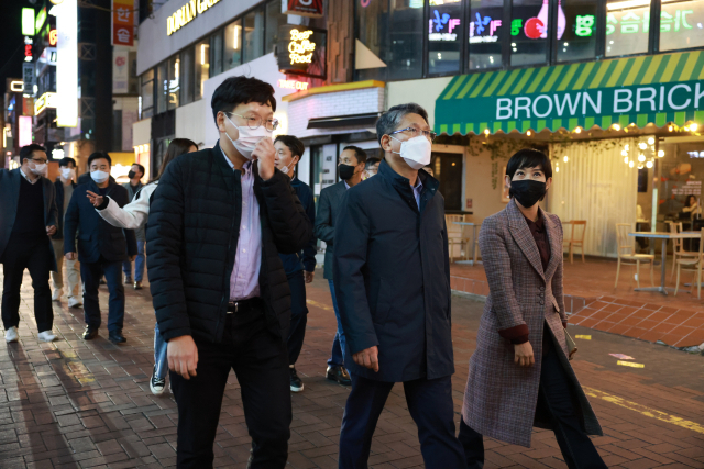 김남현 대구경찰청장이 중구 동성로 일대를 순찰하고 있다. 대구경찰청 제공