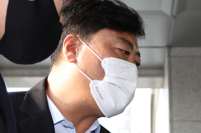 최성범 용산소방서장이 21일 오전 서울 마포구 이태원사고 특별수사본부로 소환되고 있다. 연합뉴스
