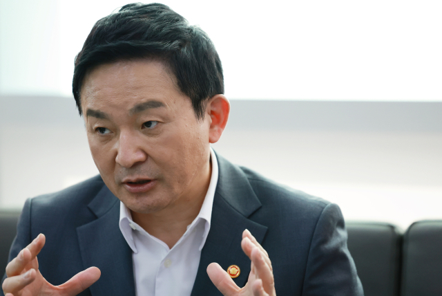 원희룡 국토교통부 장관이 21일 정부세종청사 국토교통부에서 무함마드 빈 살만 사우디아라비아 왕세자 내한 성과 등 주요 현안과 관련해 기자간담회에 참석해 발언하고 있다. 연합뉴스