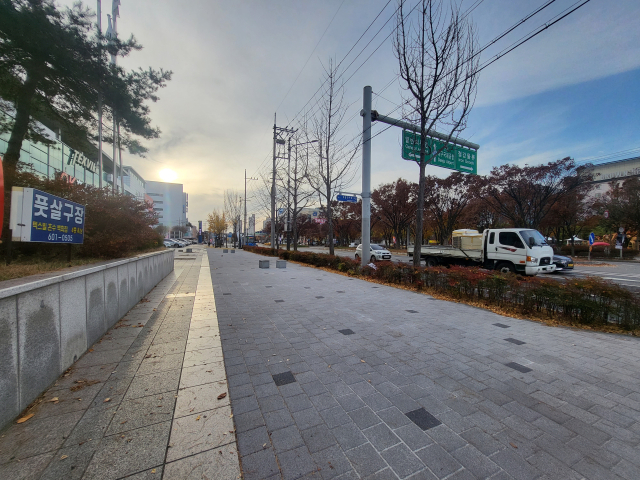 대구 북구 종합유통단지가 침체를 겪고 있다. 사진은 지난 21일 오후 유통단지로 일부 구간에 사람이 없는 모습. 정은빈 기자