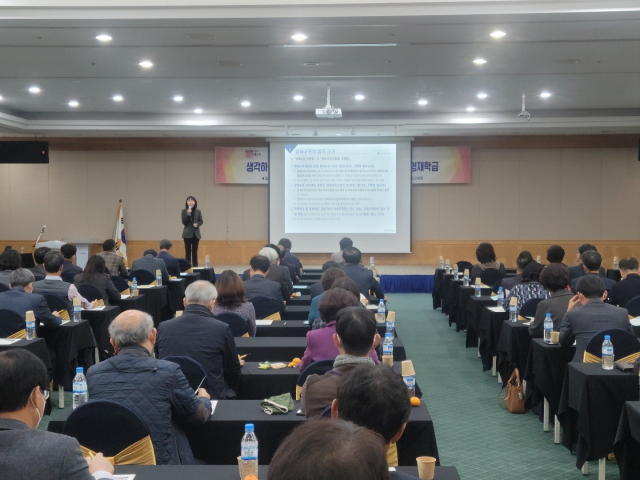 경북도교육청은 경북지역 내 영재학급 관리자 150명을 대상으로 경주에서 디지털 시대를 맞아 영재교육의 변화 방안 등에 대한 논의와 특강을 진행했다. 경북교육청 제공