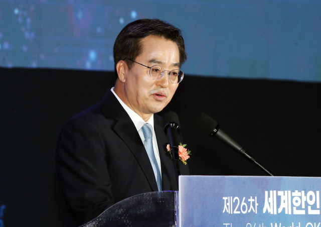 27일 오후 전남 여수시 여수엑스포컨벤션센터에서 열린 제26차 세계경제인대회 개막식에서 김동연 경기도지사가 축사를 하고 있다. 연합뉴스