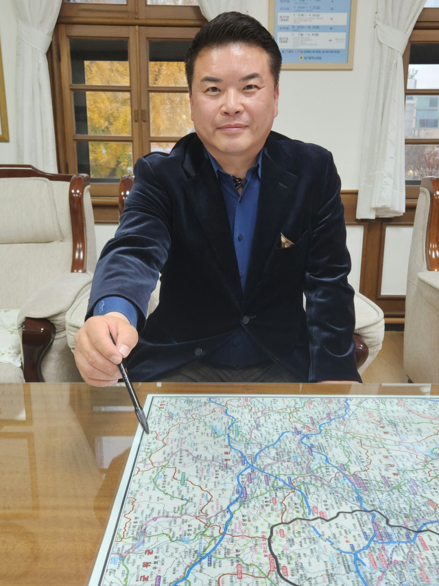 22일 대구시의회에서 만난 전경원 운영위원장이 군위군 편입 후 특위구성에 대한 견해를 밝히고 있다. 이통원 기자. tong@imaeil.com
