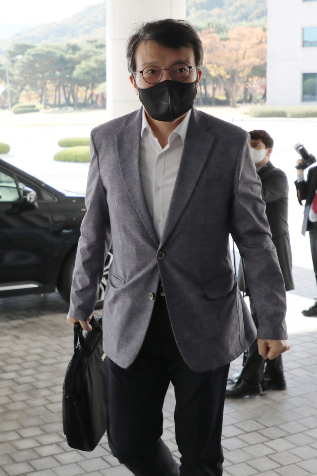 더불어민주당 김의겸 의원이 26일 서울 서초구 내곡동 국가정보원 청사에서 열린 국회 정보위원회의 국가정보원에 대한 국정감사에 참석하고 있다. 연합뉴스