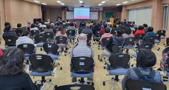 경운대학교와 구미시 평생학습원이 24일 구미시 평생학습원 강당에서 시민들에게 인문학 체험 기회 제공을 위한