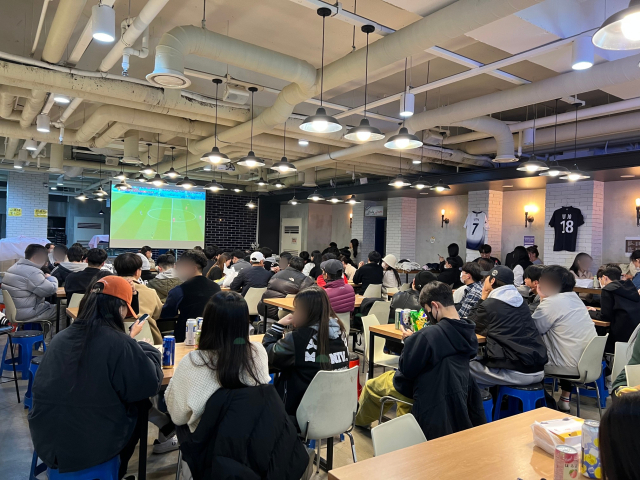 24일 오후 9시쯤 경북대학교 공대 식당. 이날 200명의 인원이 공대 식당을 찾았다. 독자 제공.