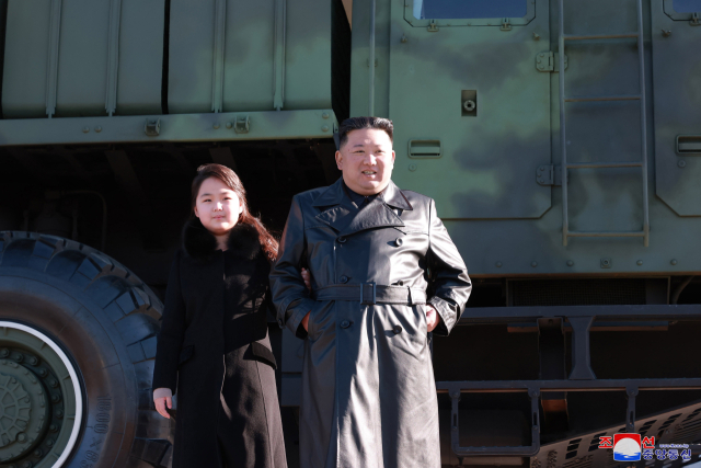 북한 김정은 국무위원장이 지난 18일 있었던 대륙간탄도미사일(ICBM) 