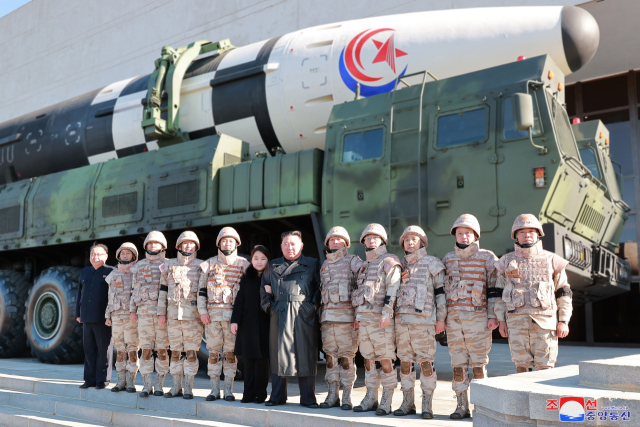 북한 김정은 국무위원장이 지난 18일 있었던 대륙간탄도미사일(ICBM) 