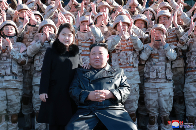 북한 김정은 국무위원장이 지난 18일 있었던 대륙간탄도미사일(ICBM) 
