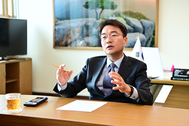 윤석준(대구 동구청장) 동구문화재단 이사장이 재단 주요 사업에 대해 설명하고 있다. 동구문화재단 제공