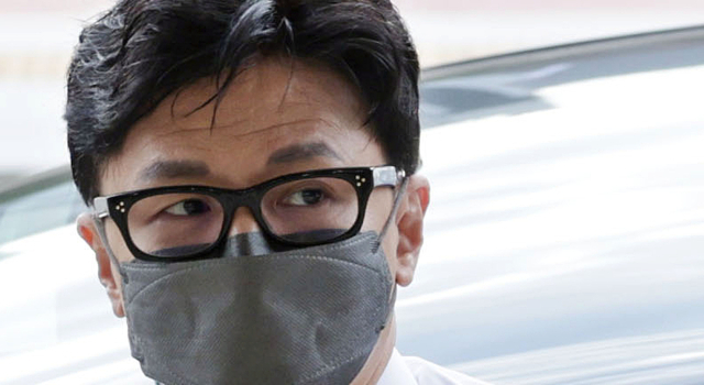 한동훈 법무부 장관이 28일 오전 정부과천청사 법무부로 출근하고 있다. 연합뉴스