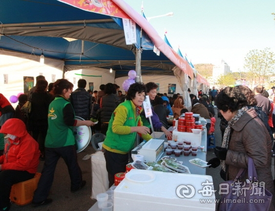 포항 구룡포과메기축제가 다음 달 3~4일 구룡포 아라광장에서 열린다. 사진은 지난 2019년 축제 모습. 포항시 제공