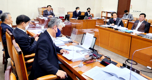 28일 서울 여의도 국회에서 열린 행정안전위원회 법안심사제1소위원회는 군위군의 대구시 편입을 위한 