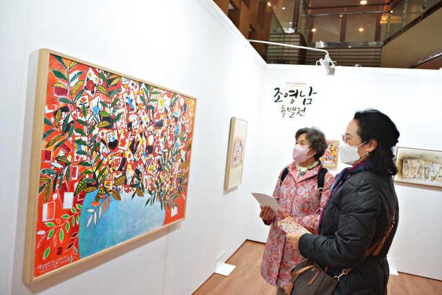 대백프라자가 다음달 4일까지 특별전시장에서 화수(畵手·화가 겸 가수) 조영남 특별전을 연다. 구스타프 클림트의 