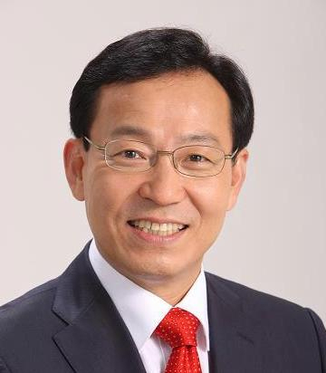 윤석열 대통령은 29일 중앙노동위원회 위원장에 전 단국대학교 경제학과 교수를 임명했다고 대통령실이 밝혔다. 연합뉴스
