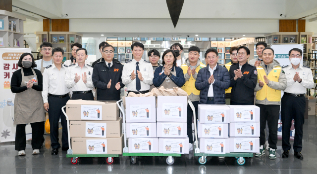 경북청년봉사단과 봉화 4H연합회는 28일 각종 재난 극복에 힘쓴 경북도청·경북소방본부 공무원들을 격려하고자