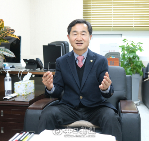 영양군의회 후반기 의장단…의장 김영범, 부의장 우승원