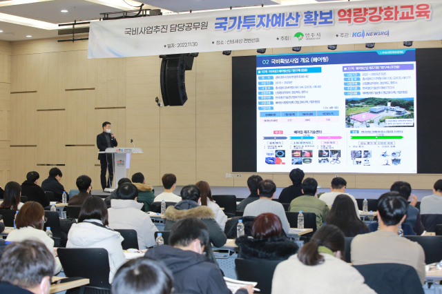 후배 공무원들이 선배 공무원들로부터 노하우를 전수 받고 있다. 영주시 제공