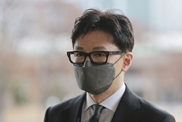 한동훈 법무부 장관이 28일 오전 정부과천청사 법무부로 출근하며 취재진 질문에 답하고 있다. 연합뉴스