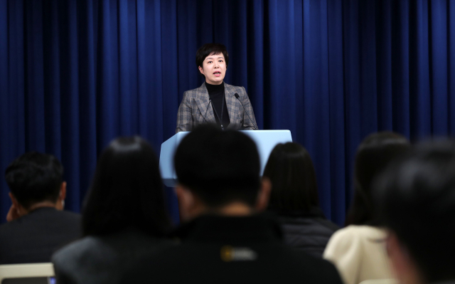 김은혜 대통령실 홍보수석이 30일 오후 서울 용산 대통령실 청사 브리핑룸에서 서울교통공사노조 파업 등과 관련해 브리핑을 하고 있다. 연합뉴스