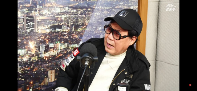 가수 조영남이 TV매일신문 유튜브 생방송