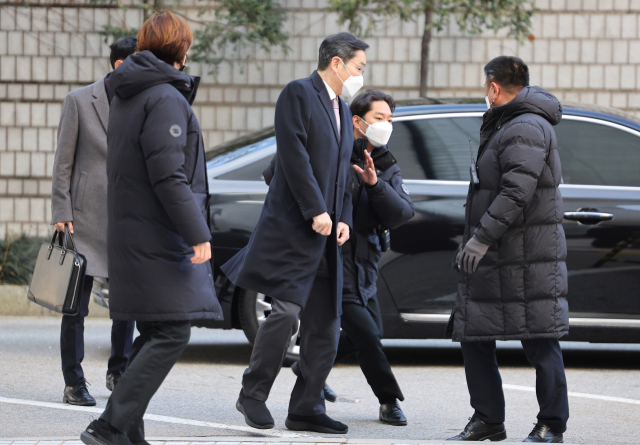이재용 삼성전자 회장이 1일 오전 서초구 서울중앙지법에서 열린 