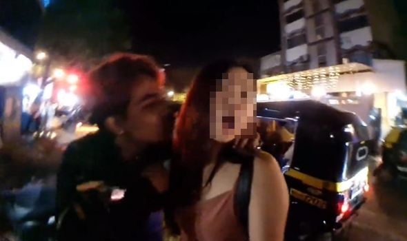 인도에서 현지 남성에게 성추행을 당한 한국 여성 스트리머. 영상 캡처