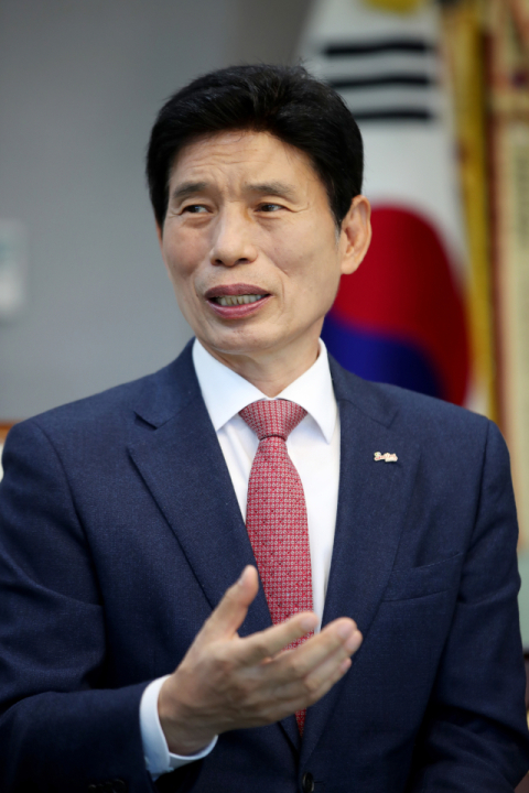 이태훈 달서구청장이 매일신문과의 인터뷰에서 달서구의 스마트도시와 그린시티에 대해 설명하고 있다. 김영진 기자 kyjmaeil@imaeil.com
