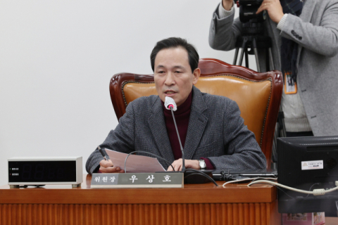 1일 오후 국회에서 열린 용산 이태원 참사 진상규명과 재발방지를 위한 국정조사 특별위원회 유가족 간담회에서 우상호 위원장이 발언하고 있다. 연합뉴스