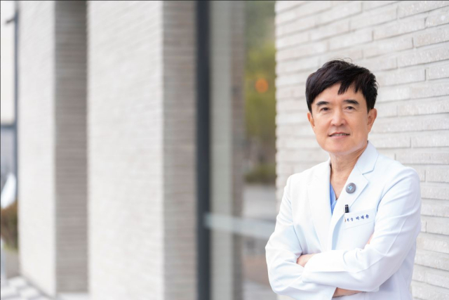 박재율 경북의대 동창회장(중앙이비인후과 원장).