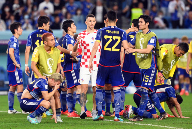 epa10350173 Players of Japan react after losing the penalty shoot-out of the FIFA World Cup 2022 round of 16 soccer match between Japan and Croatia at Al Janoub Stadium in Al Wakrah, Qatar, 05 December 2022. EPA/Neil Hall