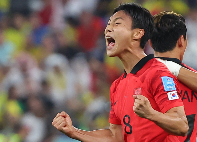 6일(한국시간) 카타르 도하 974 스타디움에서 열린 2022 카타르 월드컵 16강전 대한민국과 브라질의 경기. 대표팀 백승호가 골을 넣은 뒤 포효하고 있다. 연합뉴스