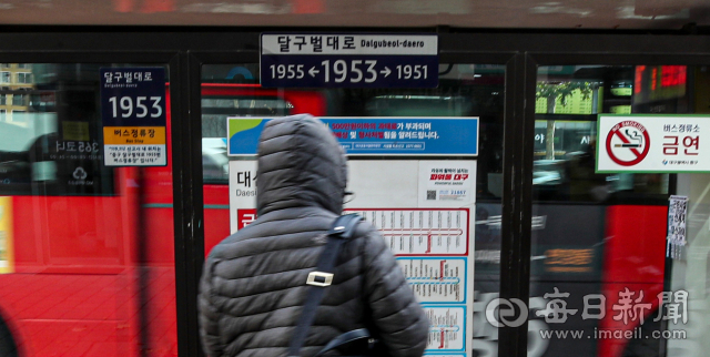 대구시내를 달리는 급행버스. 매일신문 DB.