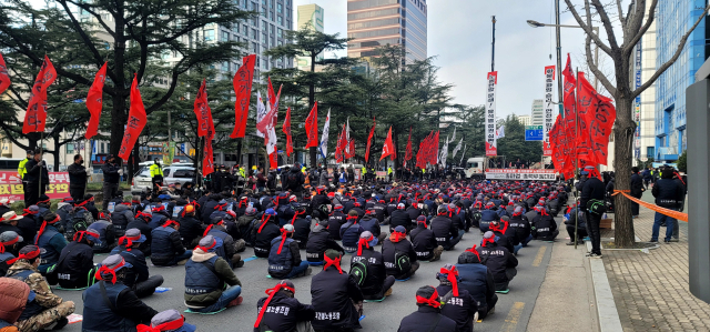 6일 오후 2시쯤 찾은 대구 수성구 범어동 국민의힘 대구시당. 대구시민단체와 노조 등 약 1천명이 총파업 총력 투쟁대회에 참석했다. 심헌재 기자.