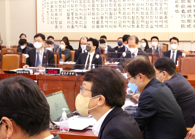 7일 국회에서 열린 법제사법위원회. 연합뉴스