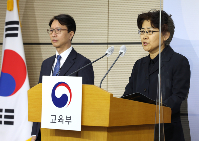 박정 대학수학능력시험 채점위원장이 8일 오전 세종시 정부세종청사에서 2023학년도 대학수학능력시험 채점 결과를 설명하고 있다. 연합뉴스